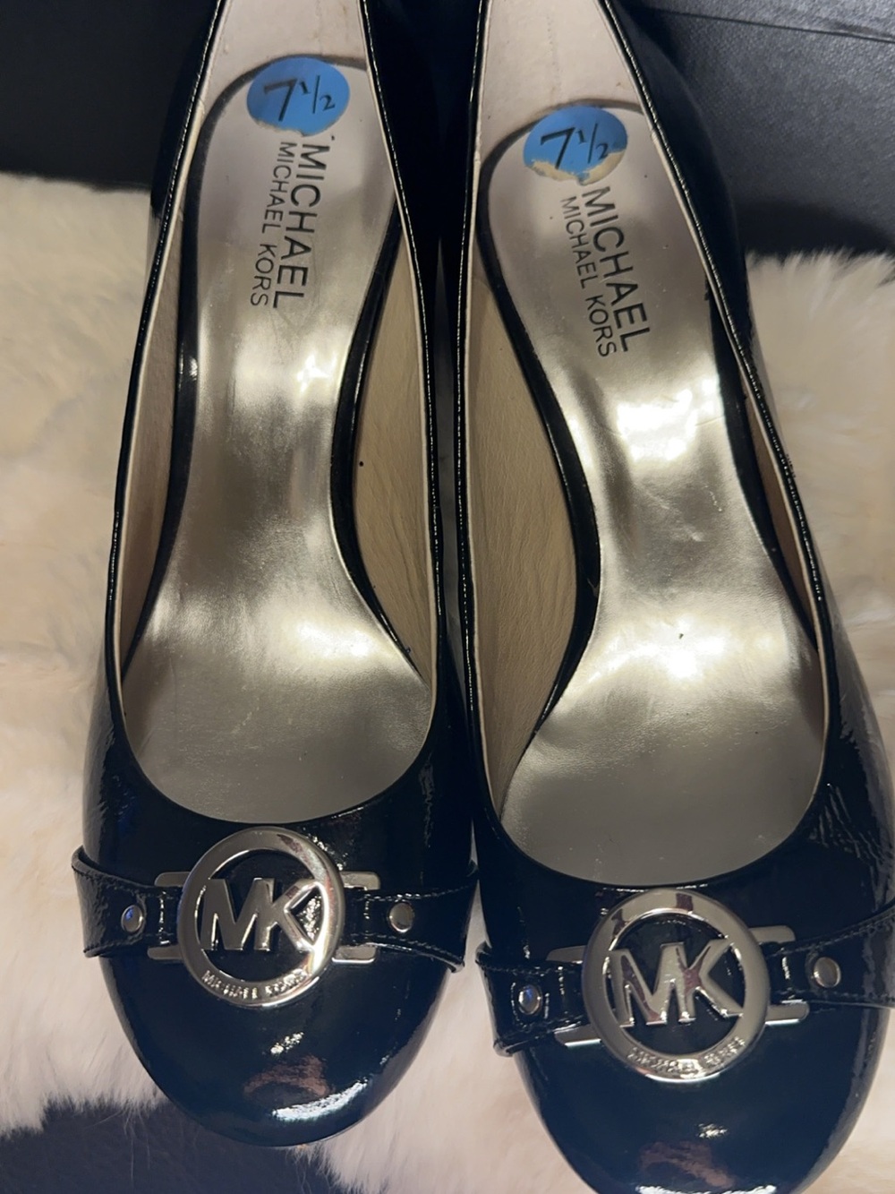 Michael Kors Black Patent Leather Icon Logo Pumps - Picture 6 of 7